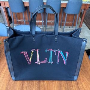 Valentino Garavani Grande Plage VLTN Tote Printed Canvas Black, Print